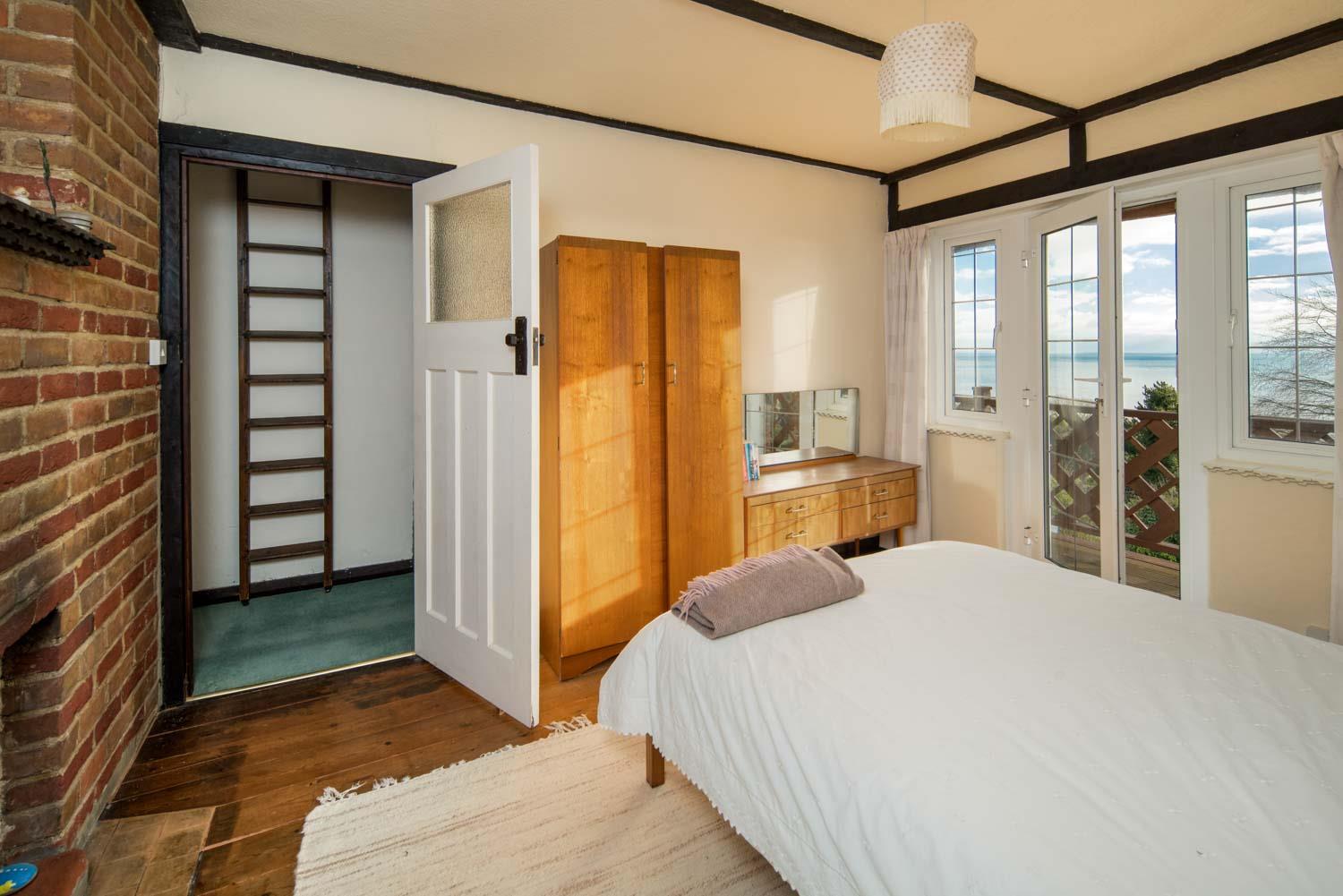 Isle of Wight House Detached Property For Sale in St Lawrence